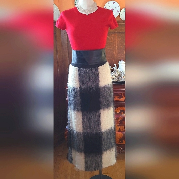Rene Lezard Dresses & Skirts - ❤️ Rene Lezard Ivory & Black Mohair & Wool Maxi Skirt